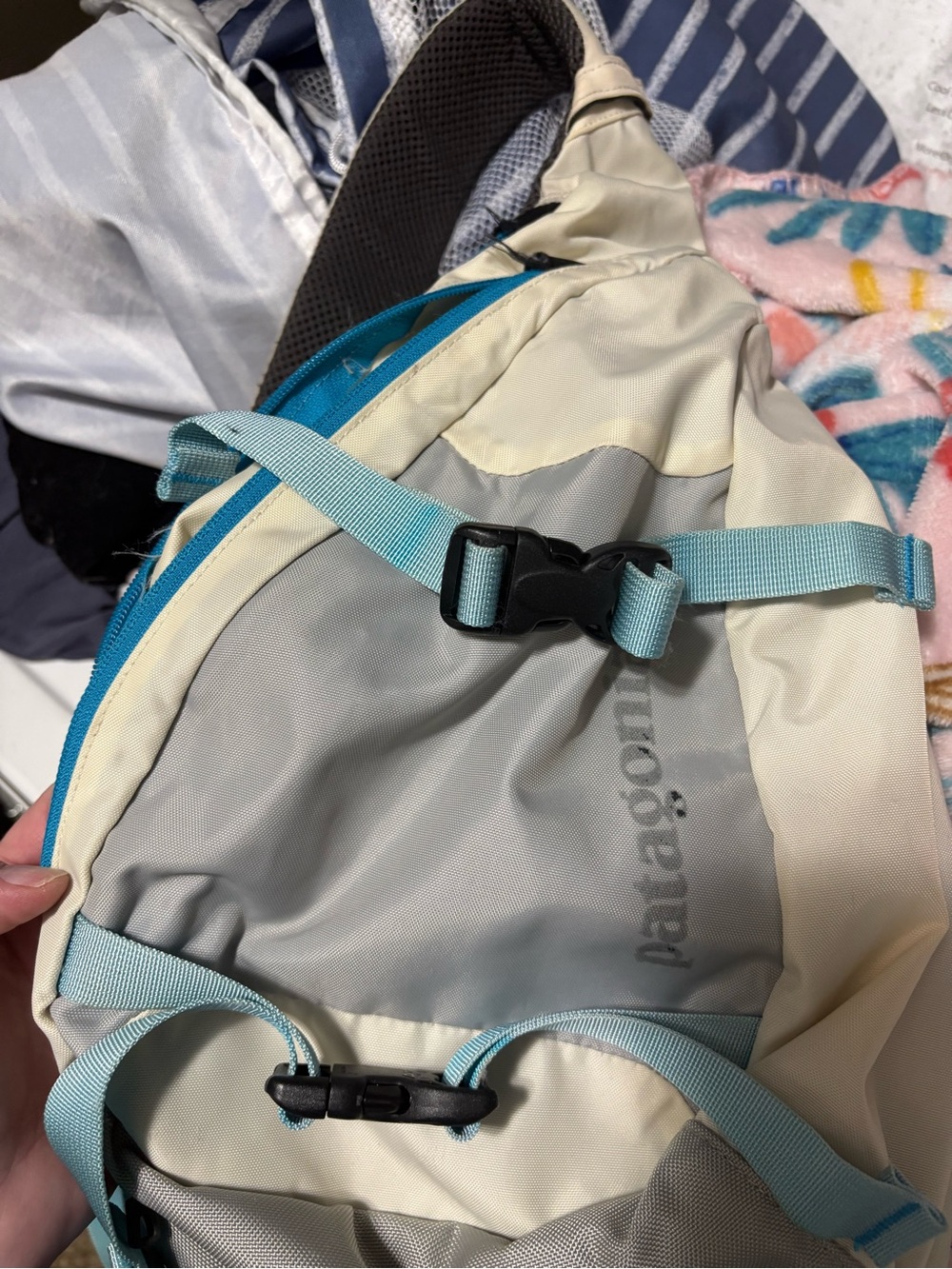 Patagonia atom 8L sling
